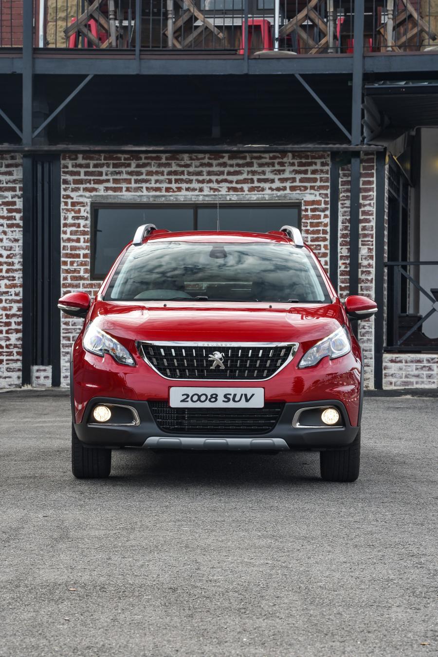  Peugeot 2008 2017 года  (ZA) (фото 8 из 32)